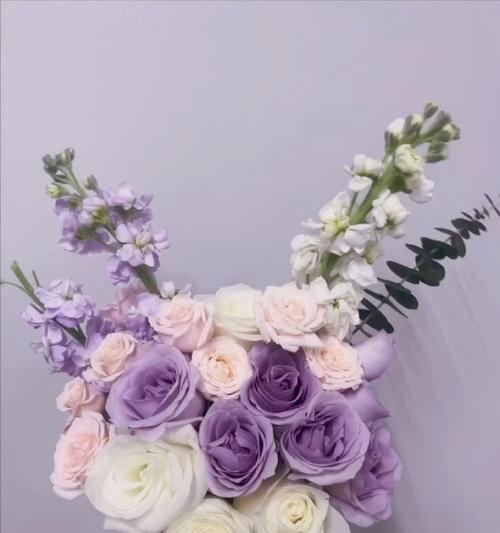 夏季插花玫瑰花的正确方法是什么？