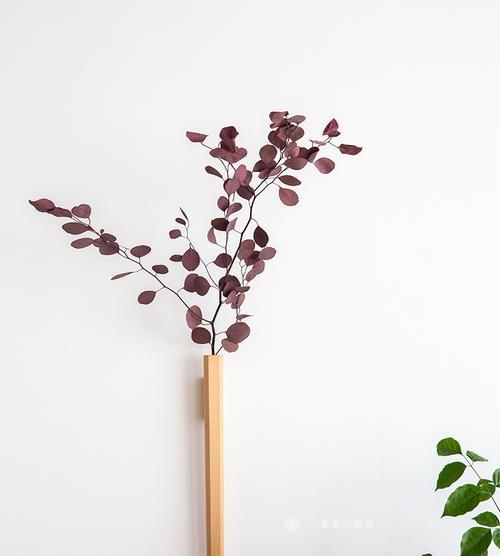 仿真花的特别寓意是什么？它们在装饰中传达了哪些信息？