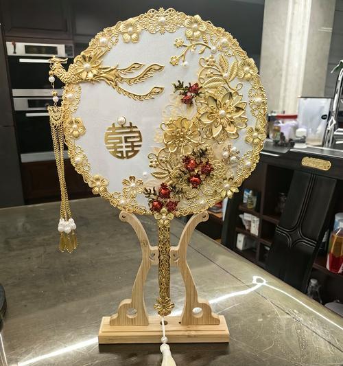 扇子带花手捧花代表什么？扇子带花手捧花的寓意是什么？