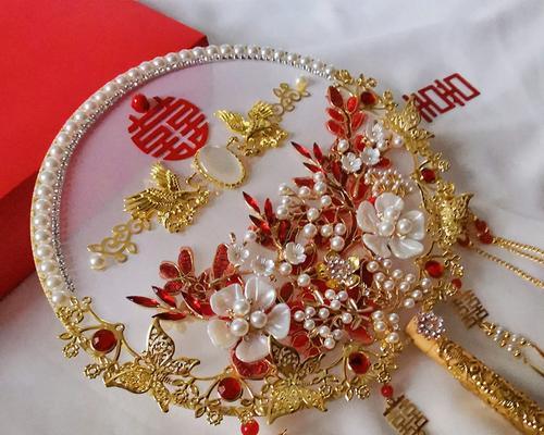 婚礼中手捧花和团扇的寓意是什么？