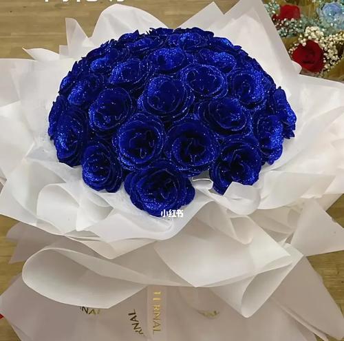 蓝白色花象征求爱吗？蓝白色花的花语是什么？