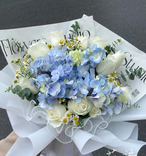蓝白色花象征求爱吗？蓝白色花的花语是什么？