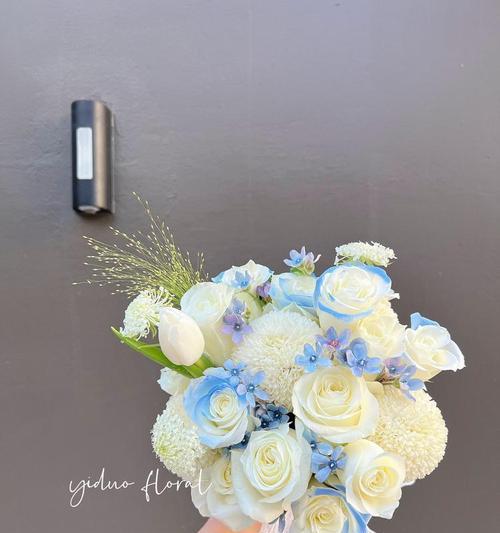 碎冰蓝手捧花代表什么？碎冰蓝花束的寓意是什么？