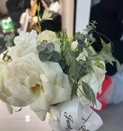 手捧花中的点缀花有何含义？它们代表什么？