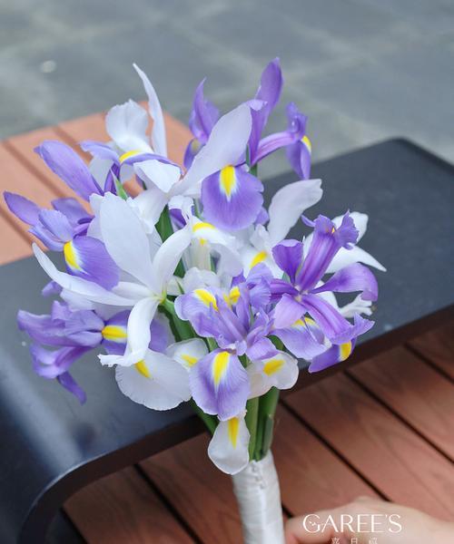 手捧花中的点缀花有何含义？它们代表什么？