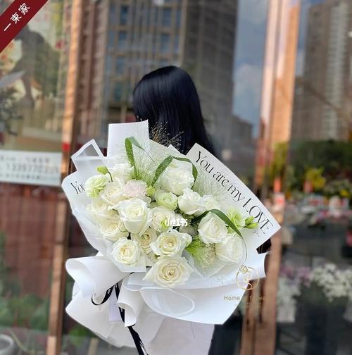 白色玫瑰花代表什么？送白色玫瑰花的场合和意义是什么？