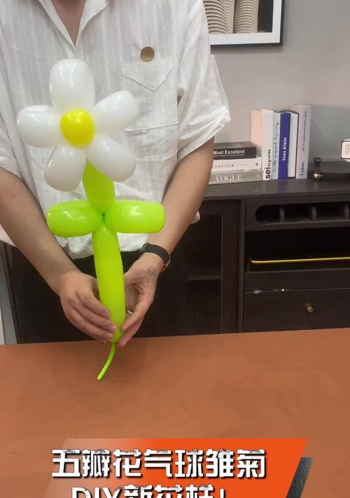 气球手捧花五瓣花象征什么？气球手捧花五瓣花的含义是什么？
