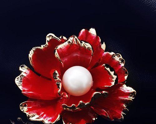 红色牡丹花小胸针代表什么？
