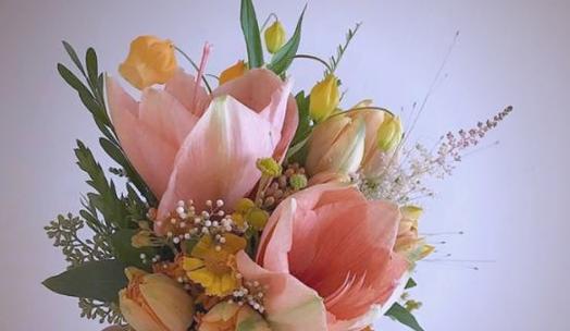 送客人手捧花代表什么？手捧花的寓意是什么？