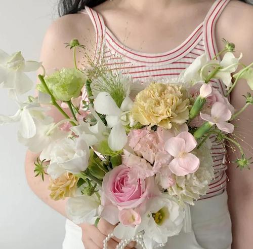 接到新娘手捧花代表什么？手捧花传递的祝福有哪些？
