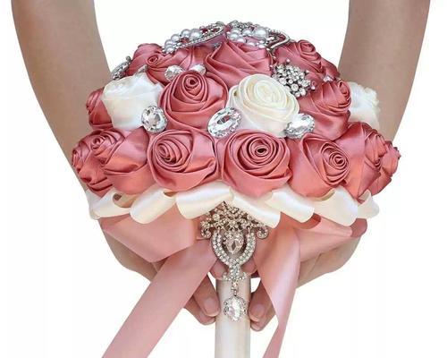 手捧花的彩带装饰有何寓意？它在婚礼中的意义是什么？