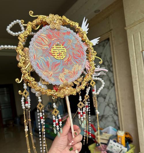 团扇代替手捧花有何特别含义？团扇在传统中的象征是什么？